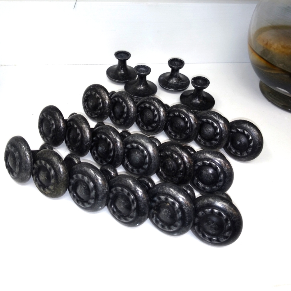 22pcs. 1¼" In Diameter Draw Pulls/Knobs